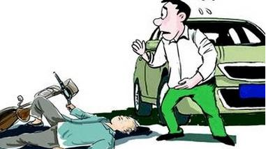 丰顺206国道上“砰”的一声后 男子倒地一动不动…