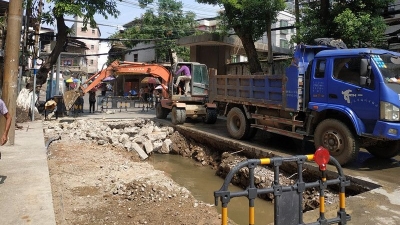已修复！梅城低坝路这块“发声”的路面终于不再扰民