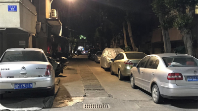 时刻准备着...挪车，梅城老旧小区停车像“打仗”