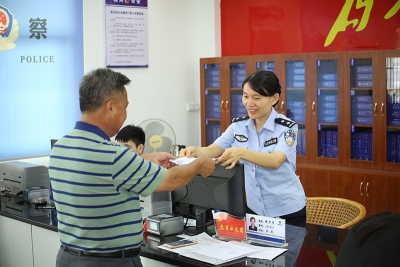 梅州公安机关“十佳窗口民警”谢秀珠：群众贴心人 慧眼识逃犯