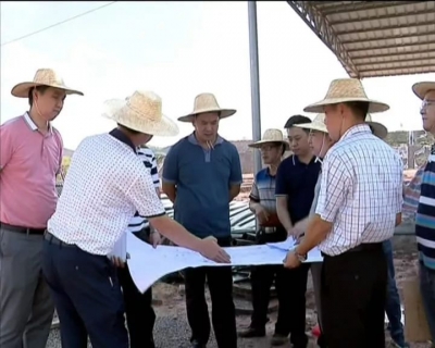 钟光灵到梅州综保区和重点项目建设现场办公