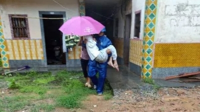 “山竹”肆虐，屋顶被吹飞、公园被浸，五华因有他们而温暖...