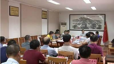 丘孝东主持召开兴宁市政府党组扩大会议暨市政府常务会议
