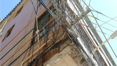 你附近有吗？梅城这些“空中蜘蛛网”实在不安全…