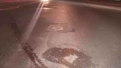 丰顺县城金河大道又现大坑，路过车辆稍不注意就“中招"