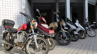 只因感觉骑摩托“很拉风”，大埔仨男孩“组团”偷摩托...