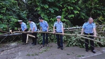 最强台风“山竹”来袭，梅州这群“蓝精灵”仍坚守一线，只为...
