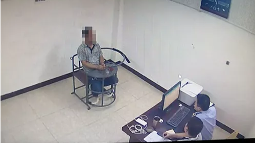 冲动的惩罚！男子梅城街头打伤“情敌”，被逮捕