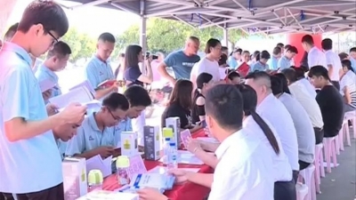 丰顺开展“法援惠民生•助力农民工”暨律师宣传日活动