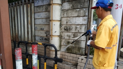 异味、污垢快走开！江北黄塘路“洗刷刷”咯…