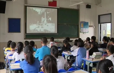 铭记历史！梅县区多所学校“开学第一课”唱响爱国主旋律
