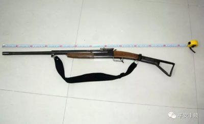 男子从梅县开车到丰顺干这事…被发现后扔下枪就跑！