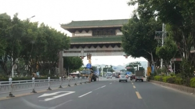 注意！梅县新城门楼施工，府前大道一车道临时围闭至14日