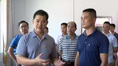 钟光灵到梅县区雁洋镇添溪村调研基层党建工作