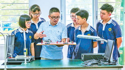 奋斗者的故事｜徐君航：巧用物理现象析理育人