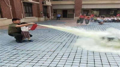 梅县讲师团到乐启幼儿园开展消防安全知识培训