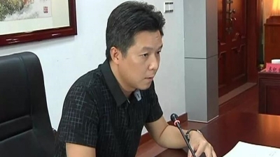 杨栋主持平远县政府党组会议传达学习习近平讲话精神