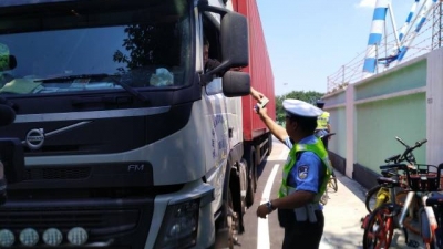 治理车辆超限超载再升级：坚决打掉“超限”背后黑恶势力“保护伞”