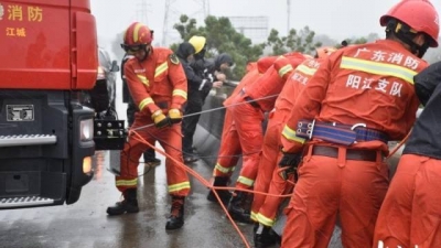 台风天阳江6名渔民被困桥底，多部门联合搜救