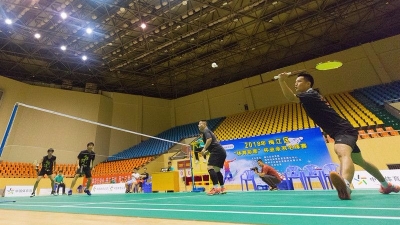 梅江区“体彩杯”业余羽毛球赛落幕 江信集团队夺冠