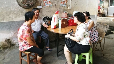 中秋临近，梅县南口侨乡村43户村民喜收“暖心”月饼