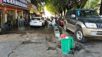 梅城渡江津桥北端增设垃圾桶，以后别再乱丢垃圾了