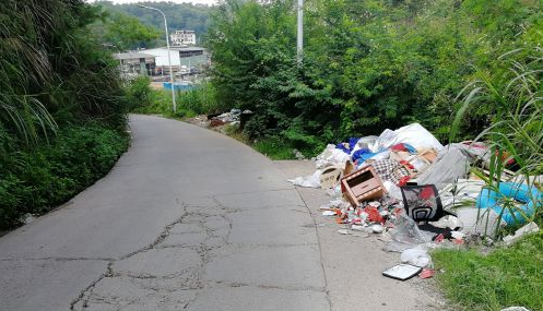 一堆又一堆，建筑垃圾！梅城五里亭路多处“风景”独特