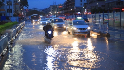 今日下午暴雨如注，梅城又开启“看海”模式…