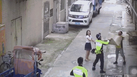 监控还原惊险一幕！男婴坠楼瞬间，仨梅州人挺身而出…