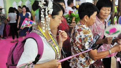 当丰收节遇上“网红”，一部手机直播丰收累累硕果