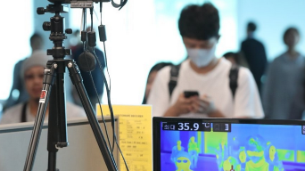 男子携致死传染病入境韩国 同机30名外国游客去向不明