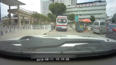 “让救护车先过！”梅州这个小婴儿突发急病送医，幸得他们一路暖心护航…