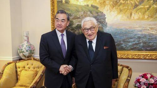 王毅会见基辛格：确保中美关系发展不偏离正确轨道