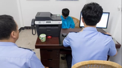 梅城百岁山发生抢劫事件，警方抓获的犯罪嫌疑人才14岁...