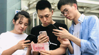 手机QQ扫一扫，这样的百元人民币你肯定没见过