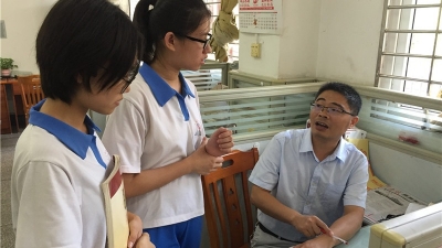 奋斗者的故事丨 历史教师刘凯华：潜心教学 勤于笔耕
