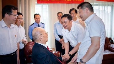 陈俊钦登门拜访曾宪梓博士