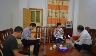 温燕玲到岐岭镇督查一村一文化广场建设工作