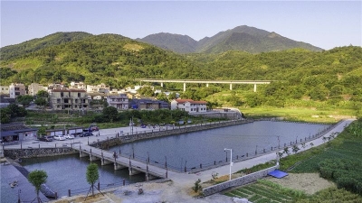 远处群山苍翠，近处青砖黛瓦…看丰顺北斗拾荷村有“法”又有“画”