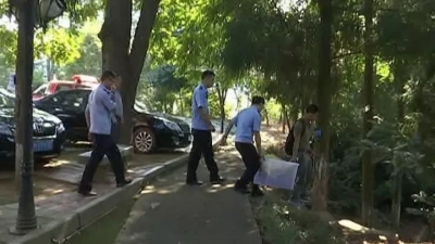 好piapia！平远程旼公园惊现4米多长的“不速之客”…