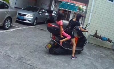 梅江区一女童独自出门，越走越远竟忘了回家路，幸好...