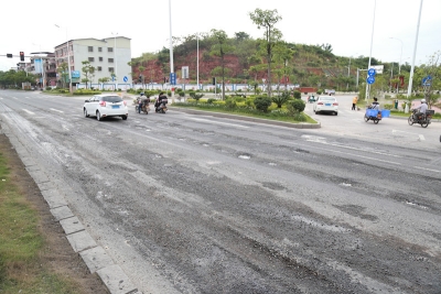 在月球表面行车什么感受？梅城这段路让你体验一下