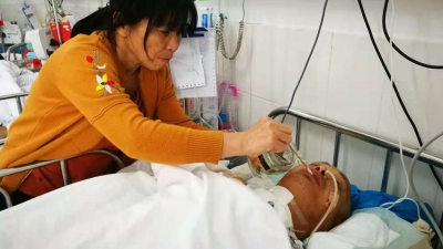 望伸援手！兴宁低保户捡瓦修房摔成重伤，负债累累无力治疗