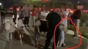 儿子与男童玩耍起冲突  阳江男子逼男童下跪被拘