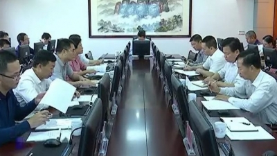 杨栋主持召开县政府党组（扩大）会议