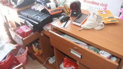 店主心大，毛贼胆大！同一伙人进同家店盗窃两次终被擒