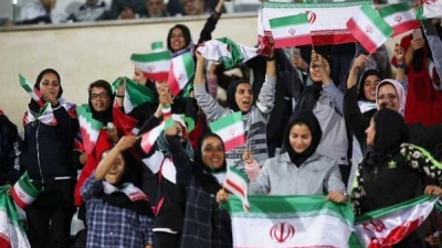 伊朗时隔40年允许女性现场看球，女球迷不用女扮男装了