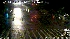 监控曝光！兴宁女子闯红灯被撞飞，被判负全责…