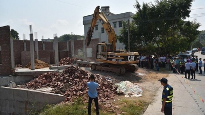 五华依法拆除安流镇境内3处违章建筑