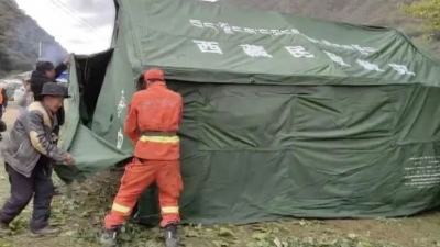 金沙江堰塞湖已自然泄流 抢险持续进行
